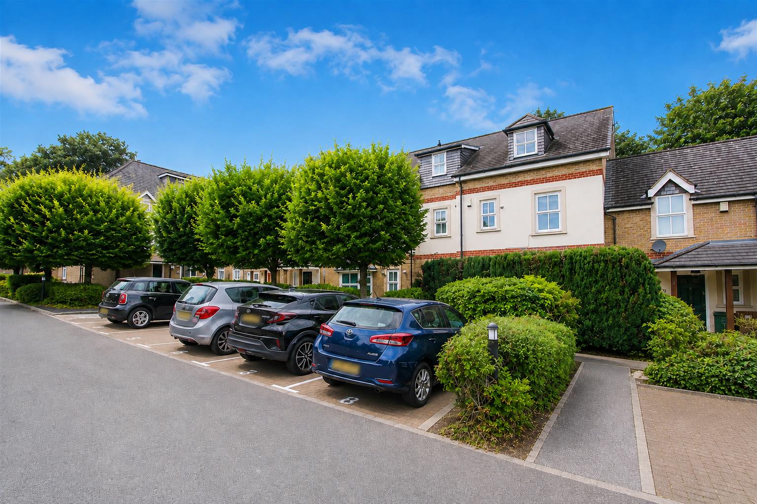 3 bed property in Church Paddock Court, Wallington